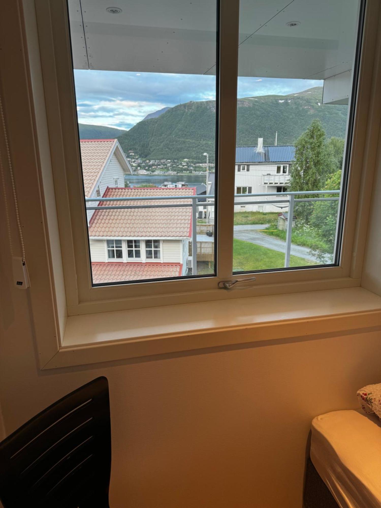 Sentral Leilighet Med Fantastisk Utsikt Tromso Exterior photo