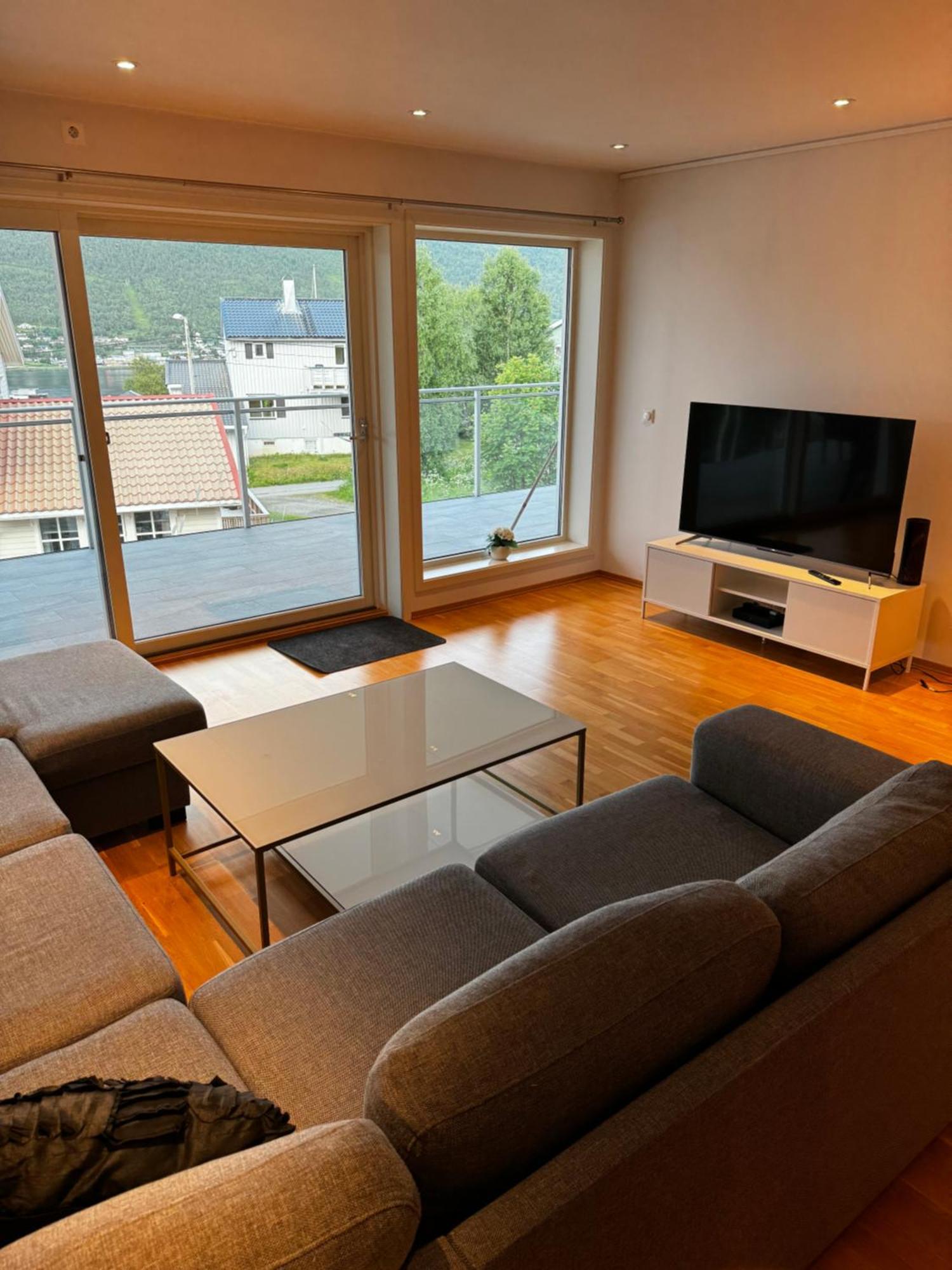 Sentral Leilighet Med Fantastisk Utsikt Tromso Exterior photo